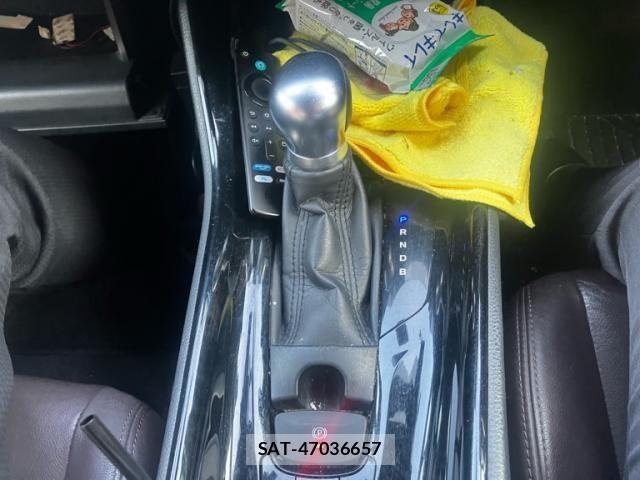 Toyota C-HR 2017-02 7216005-26