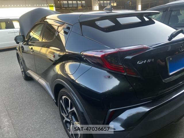 Toyota C-HR 2017-02 7216005-5