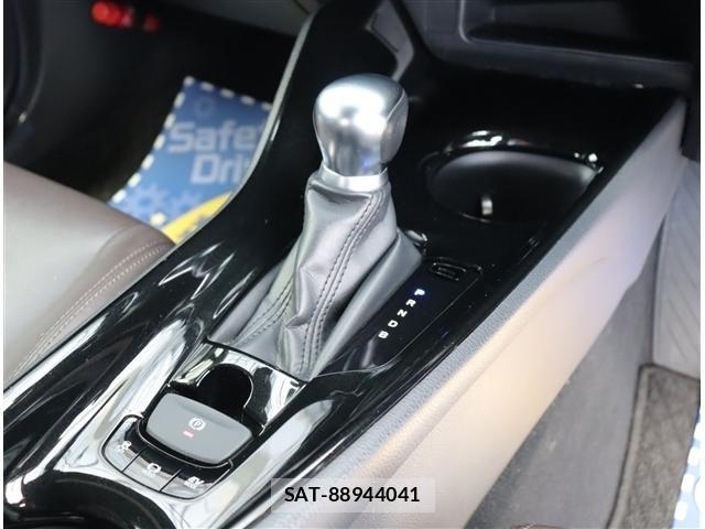 Toyota C-HR 2019-02 7216042-11