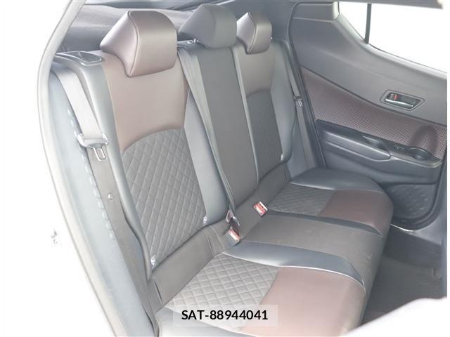 Toyota C-HR 2019-02 7216042-15