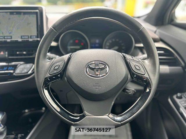 Toyota C-HR 2017-06 7216015-11