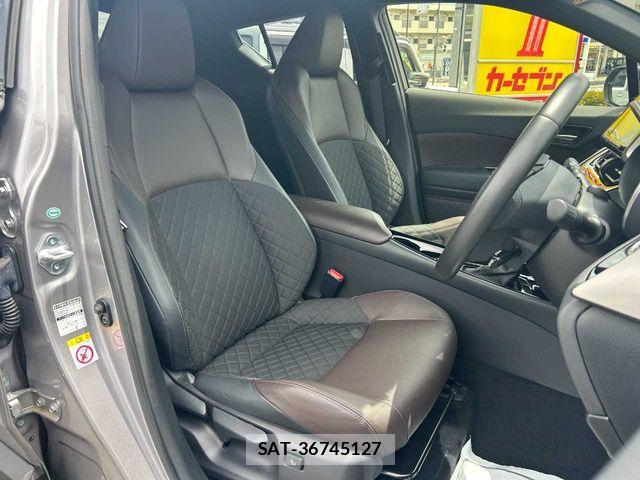 Toyota C-HR 2017-06 7216015-18