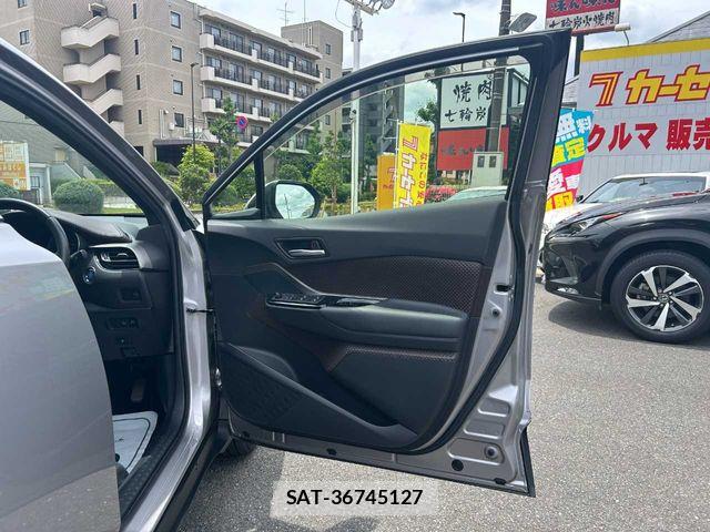 Toyota C-HR 2017-06 7216015-22