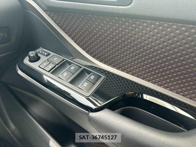 Toyota C-HR 2017-06 7216015-23