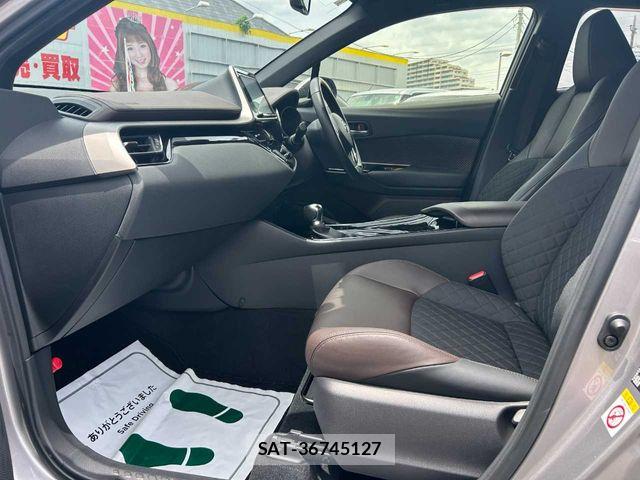 Toyota C-HR 2017-06 7216015-24