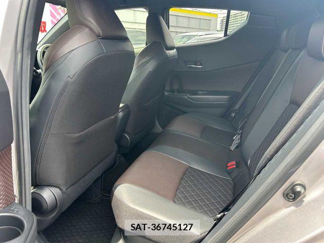 Toyota C-HR 2017-06 7216015-25