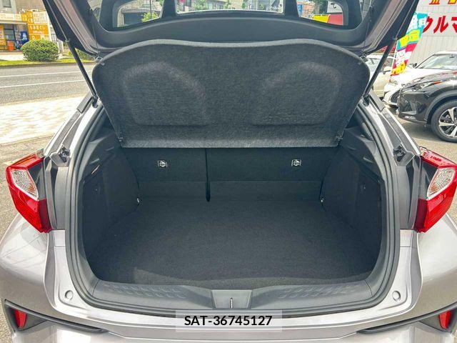 Toyota C-HR 2017-06 7216015-26