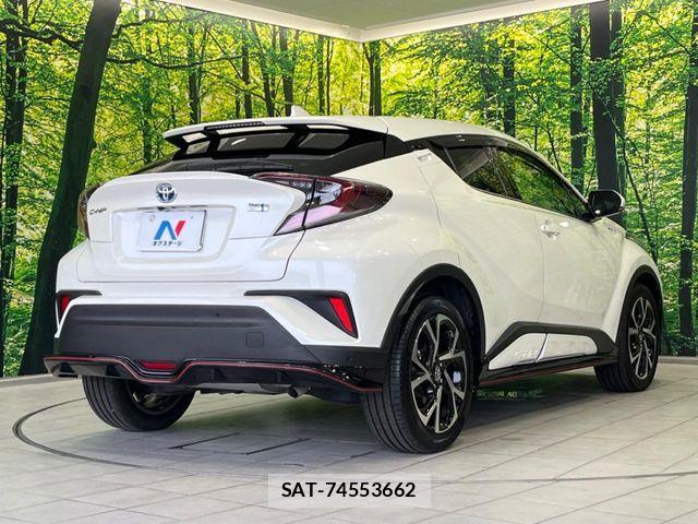 Toyota C-HR 2017-05 7216008-16