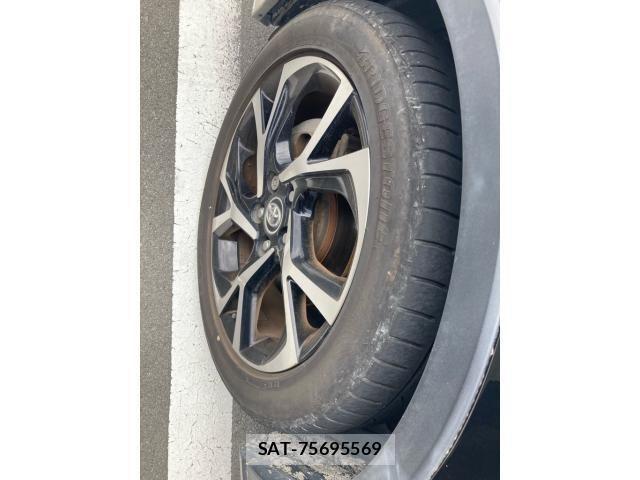 Toyota C-HR 2017-08 7216021-9
