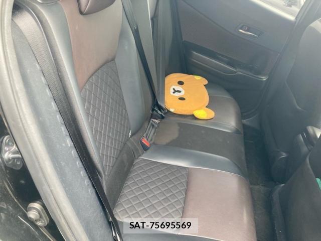 Toyota C-HR 2017-08 7216021-14