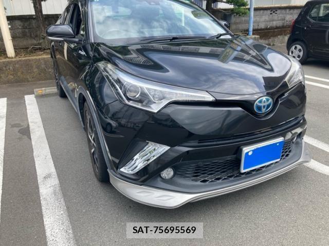 Toyota C-HR 2017-08 7216021-1