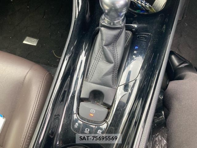 Toyota C-HR 2017-08 7216021-19