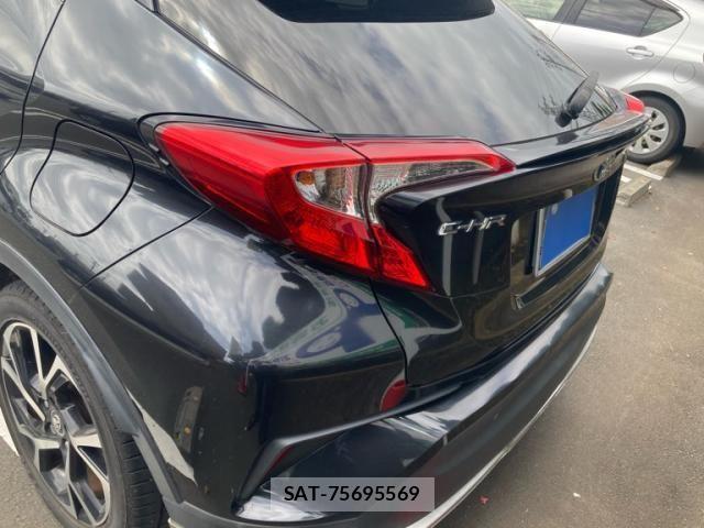 Toyota C-HR 2017-08 7216021-2