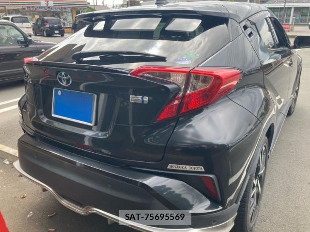 Toyota C-HR 2017-08 7216021-3