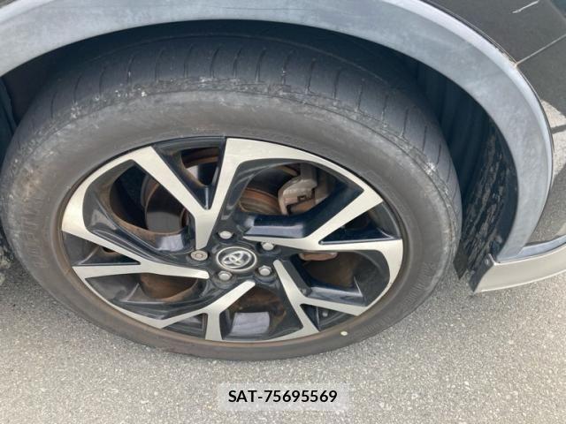 Toyota C-HR 2017-08 7216021-6