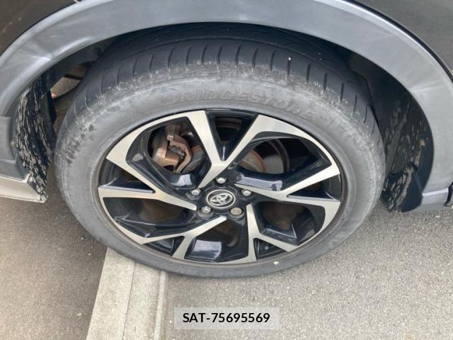 Toyota C-HR 2017-08 7216021-7