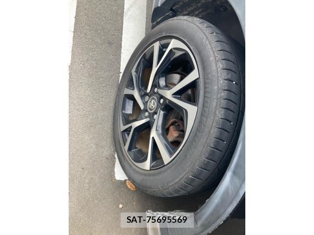 Toyota C-HR 2017-08 7216021-8