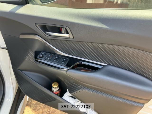 Toyota C-HR 2019-03 7216043-9