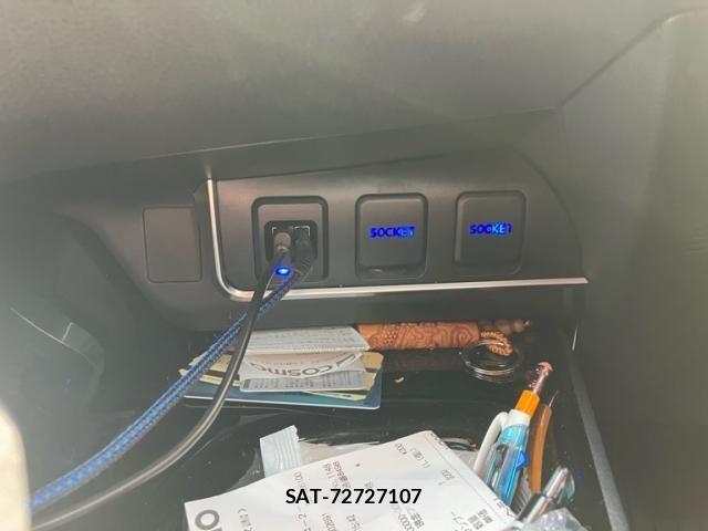 Toyota C-HR 2019-03 7216043-15
