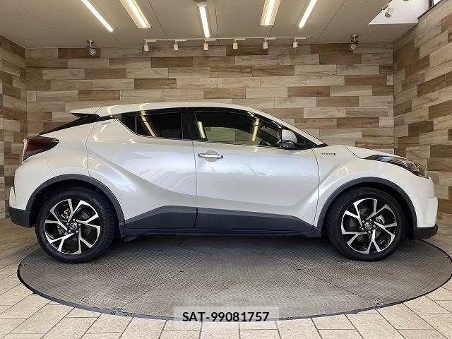 Toyota C-HR 2017-11 7216018-16