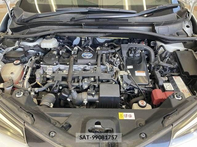 Toyota C-HR 2017-11 7216018-17