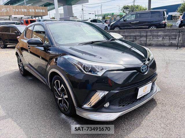 Toyota C-HR 2017-07 7216014-12