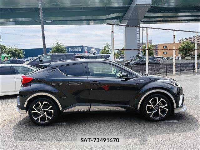 Toyota C-HR 2017-07 7216014-13