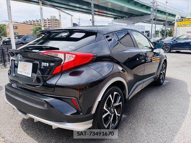 Toyota C-HR 2017-07 7216014-14