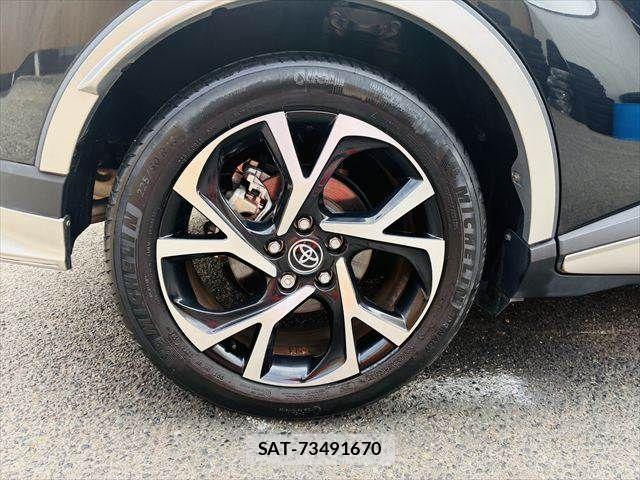 Toyota C-HR 2017-07 7216014-24