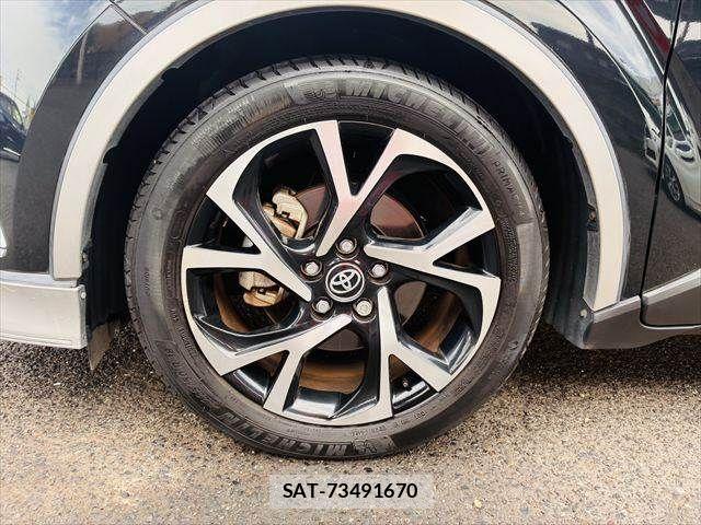 Toyota C-HR 2017-07 7216014-26