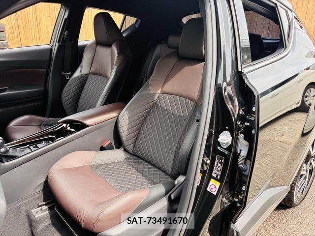 Toyota C-HR 2017-07 7216014-27