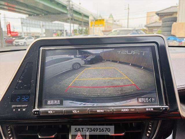 Toyota C-HR 2017-07 7216014-4