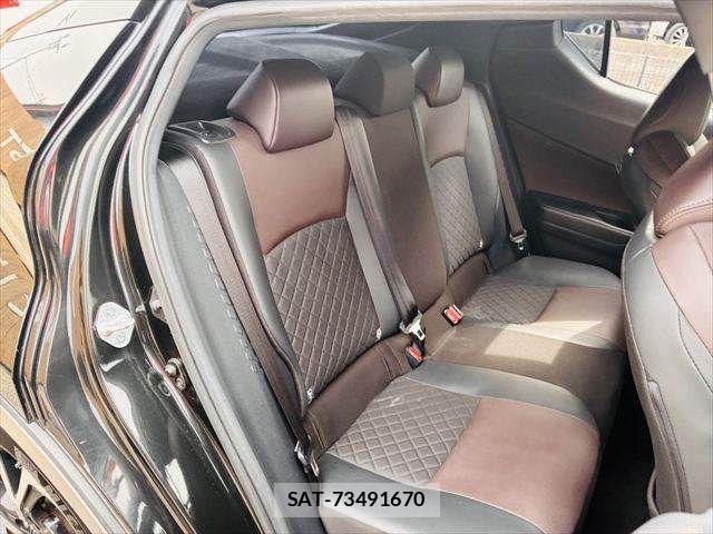 Toyota C-HR 2017-07 7216014-7