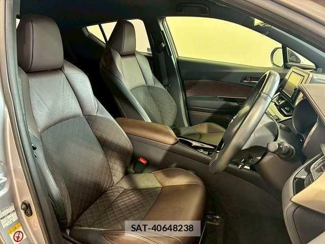 Toyota C-HR 2017-02 7250127-10