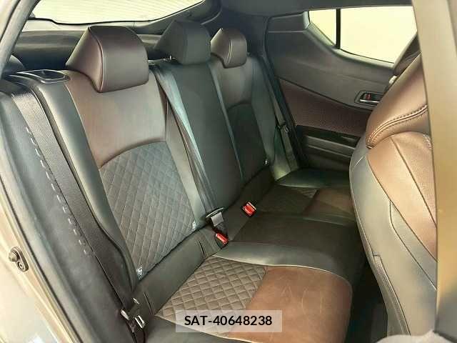 Toyota C-HR 2017-02 7250127-11