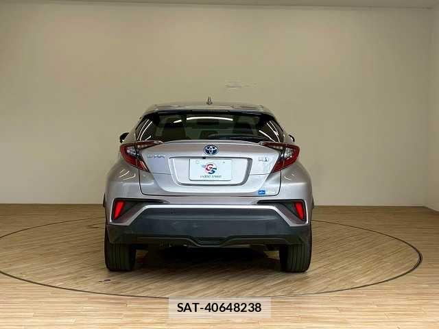 Toyota C-HR 2017-02 7250127-15