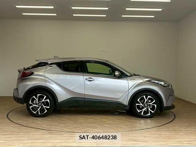 Toyota C-HR 2017-02 7250127-16
