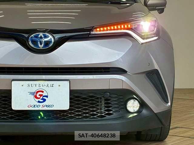 Toyota C-HR 2017-02 7250127-17
