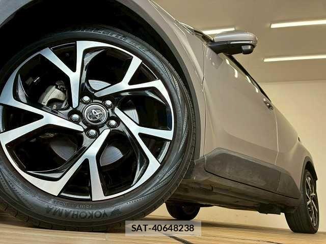 Toyota C-HR 2017-02 7250127-18