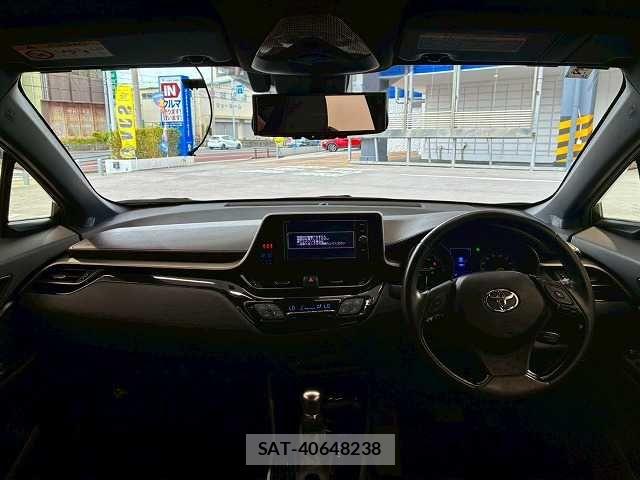 Toyota C-HR 2017-02 7250127-2