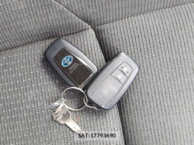 Toyota C-HR 2017-06 7250130-13