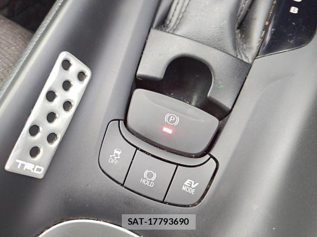 Toyota C-HR 2017-06 7250130-16