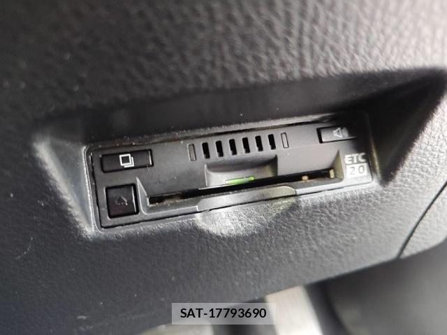 Toyota C-HR 2017-06 7250130-18