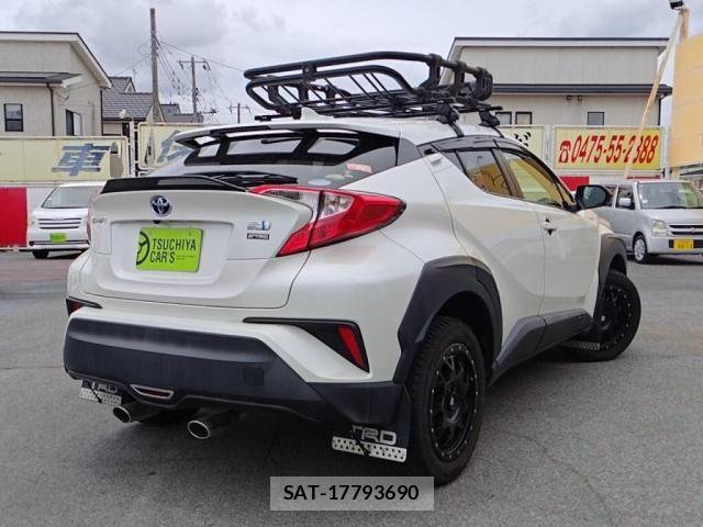 Toyota C-HR 2017-06 7250130-1