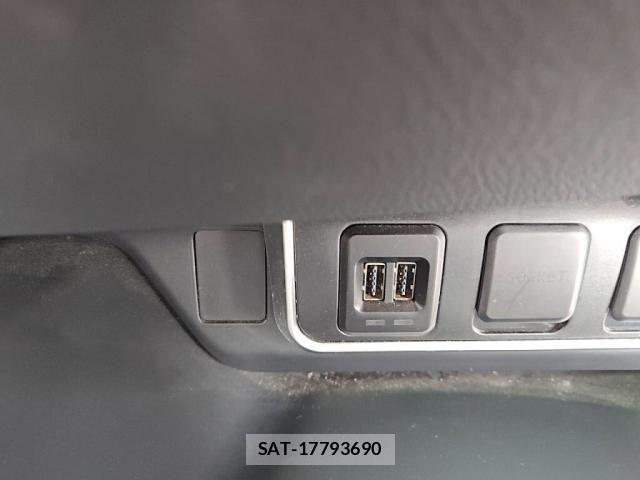 Toyota C-HR 2017-06 7250130-19