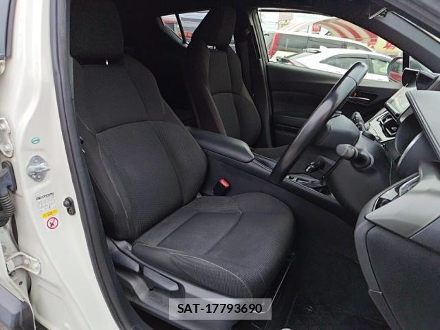 Toyota C-HR 2017-06 7250130-20