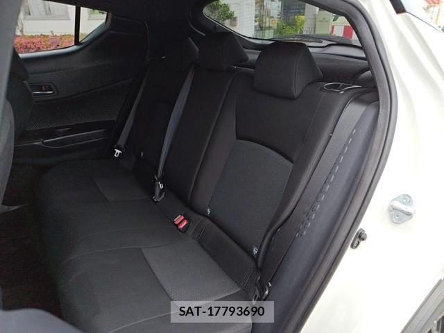 Toyota C-HR 2017-06 7250130-22