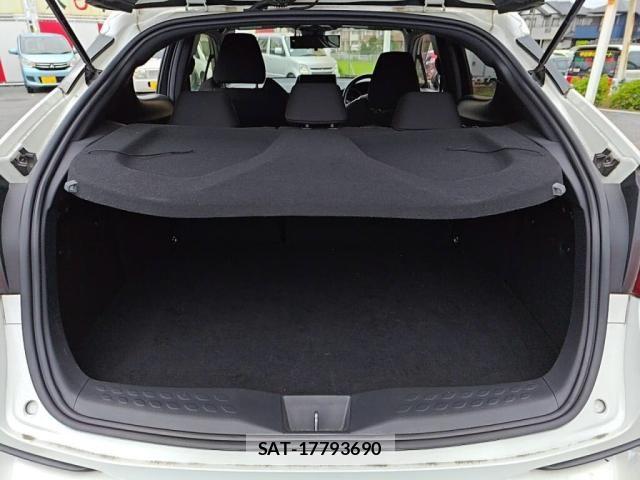 Toyota C-HR 2017-06 7250130-24