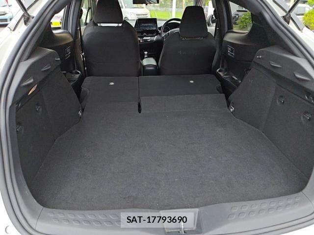 Toyota C-HR 2017-06 7250130-26