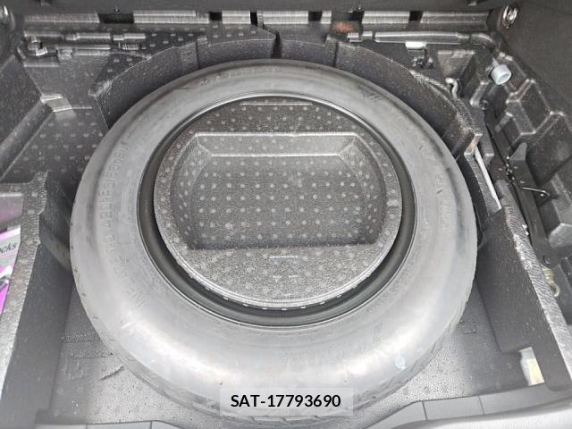 Toyota C-HR 2017-06 7250130-29